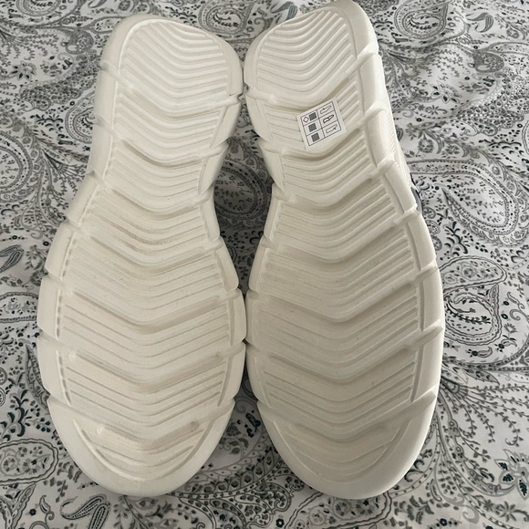 ❌SOLD❌BOBS by Sketchers B Flex Kitty Kickstart Slip On Tennis Shoes for Women - Picture 3 of 4